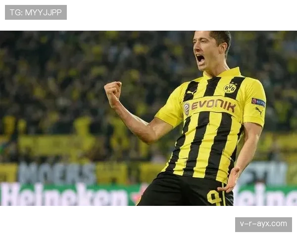 多特蒙德中路突破战术奏效,状态回升助推球队跃升积分榜 多特蒙德中路突破战术奏效,状态回升助推球队跃升积分榜